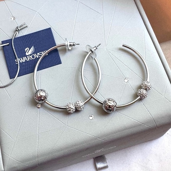 ✨ Stunning Timeless Vintage Swarovski Large Silver and Pave Crystal Hoop Earring - Picture 10 of 14